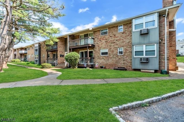 38 Deanna Dr 105, Hillsborough Twp., NJ 08844