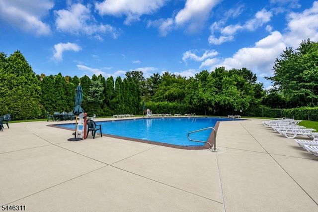 38 Deanna Dr 105, Hillsborough Twp., NJ 08844