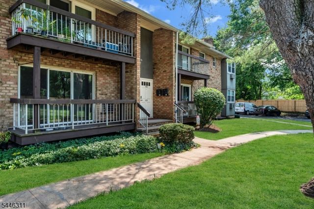 38 Deanna Dr 105, Hillsborough Twp., NJ 08844