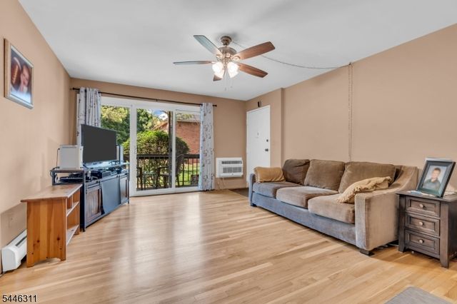 38 Deanna Dr 105, Hillsborough Twp., NJ 08844