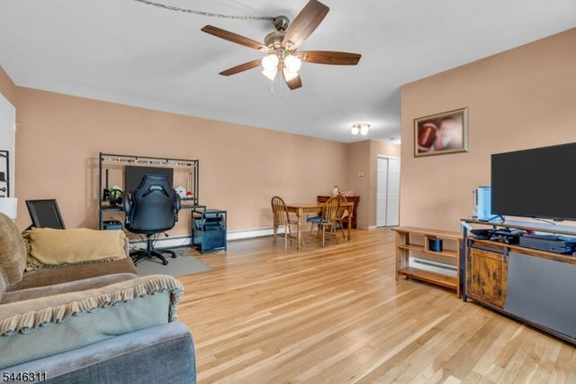 38 Deanna Dr 105, Hillsborough Twp., NJ 08844
