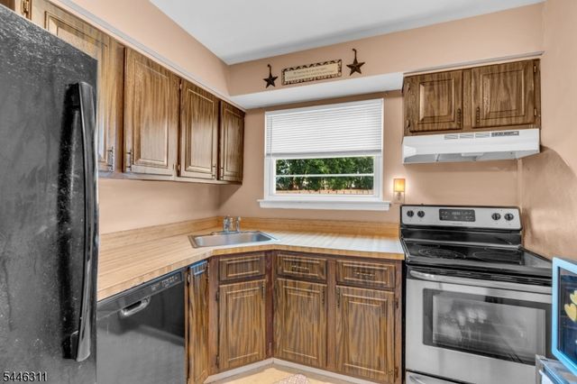 38 Deanna Dr 105, Hillsborough Twp., NJ 08844