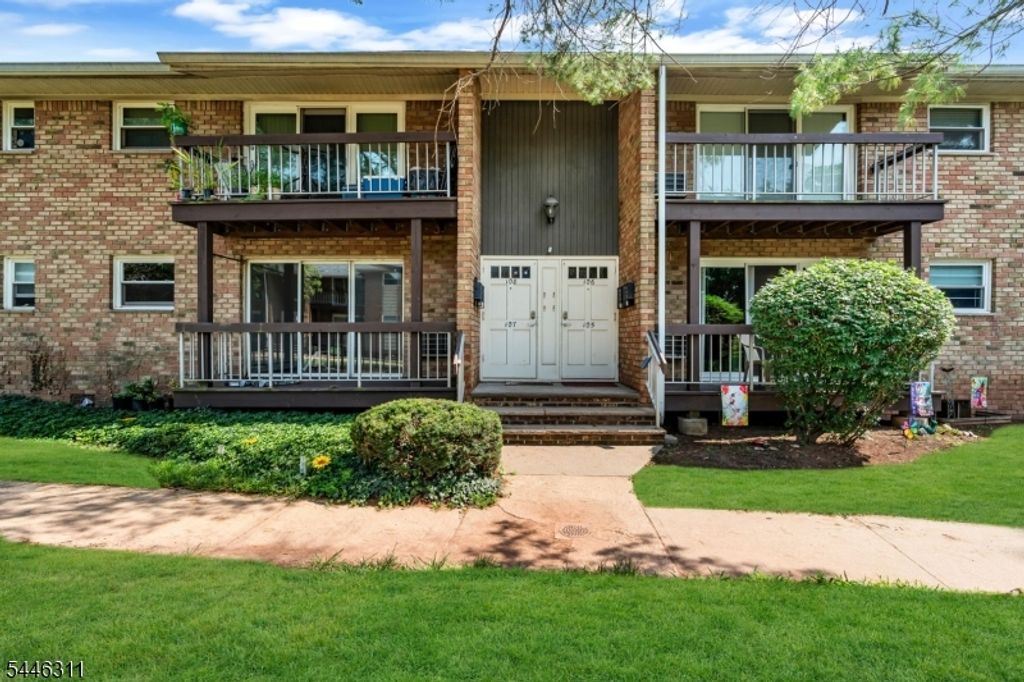 38 Deanna Dr 105, Hillsborough Twp., NJ 08844