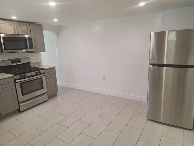 128 Crescent St 2, Quincy, MA 02169