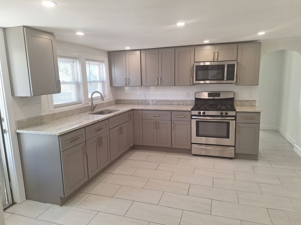 128 Crescent St 2, Quincy, MA 02169