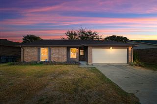 2742 E Pepperidge Drive, Lancaster, TX 75134