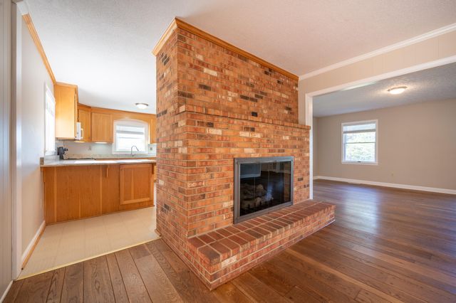 329 Parkway LN, Floyd, VA 24091