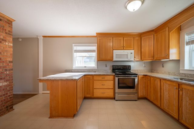 329 Parkway LN, Floyd, VA 24091