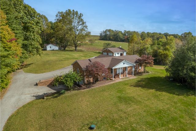 329 Parkway LN, Floyd, VA 24091