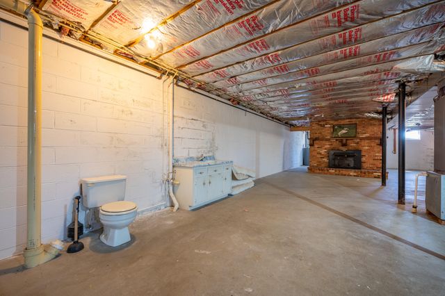 329 Parkway LN, Floyd, VA 24091