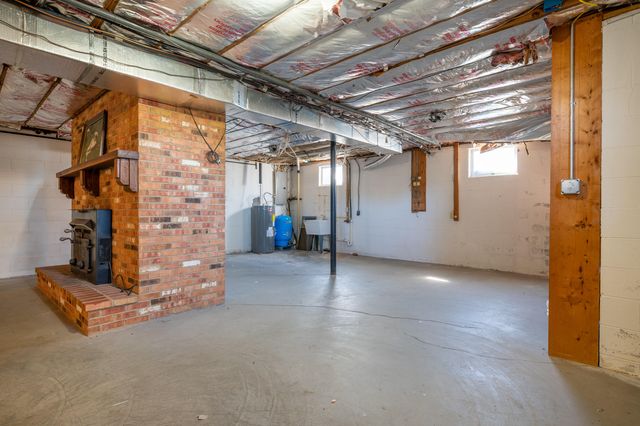 329 Parkway LN, Floyd, VA 24091