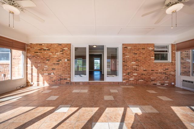 329 Parkway LN, Floyd, VA 24091