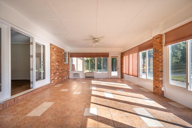 329 Parkway LN, Floyd, VA 24091