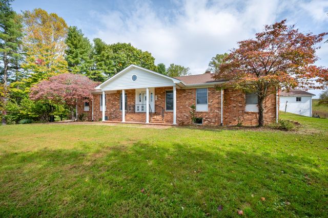 329 Parkway LN, Floyd, VA 24091