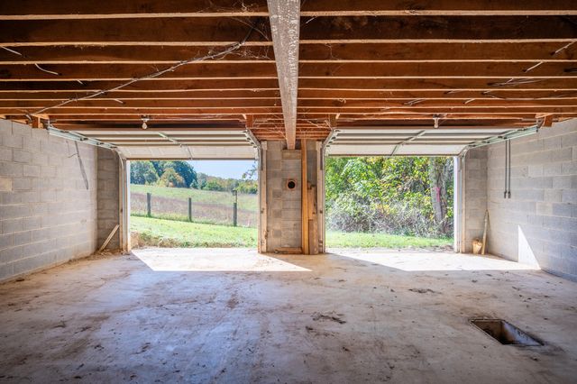 329 Parkway LN, Floyd, VA 24091