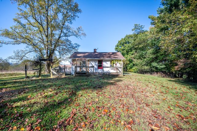 329 Parkway LN, Floyd, VA 24091