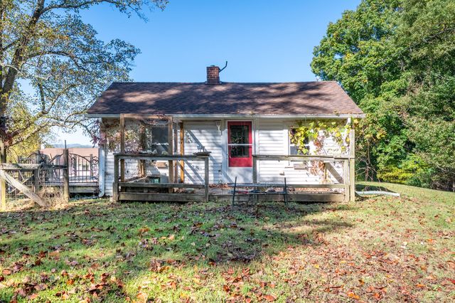 329 Parkway LN, Floyd, VA 24091