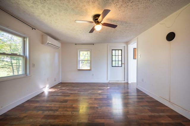 329 Parkway LN, Floyd, VA 24091