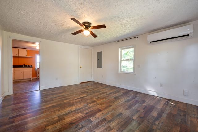 329 Parkway LN, Floyd, VA 24091