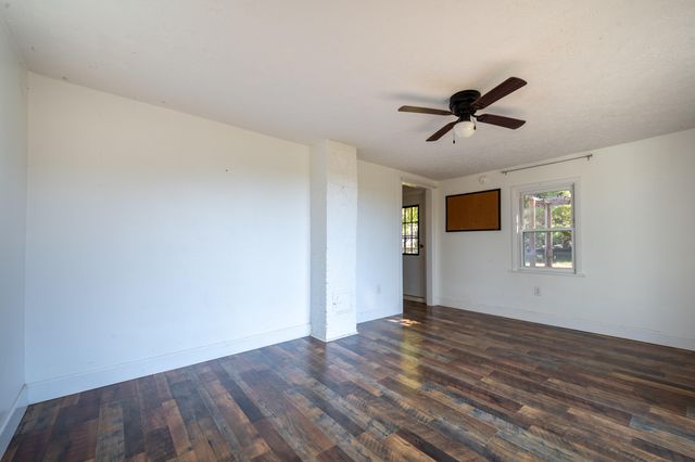 329 Parkway LN, Floyd, VA 24091