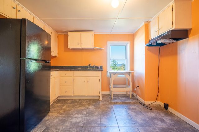 329 Parkway LN, Floyd, VA 24091