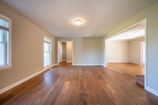 329 Parkway LN, Floyd, VA 24091