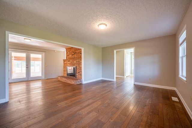 329 Parkway LN, Floyd, VA 24091