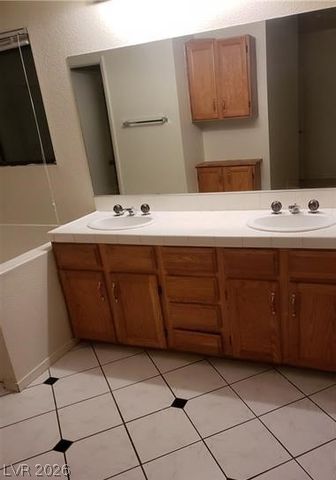 2720 Knightsbridge Road, Henderson, NV 89074