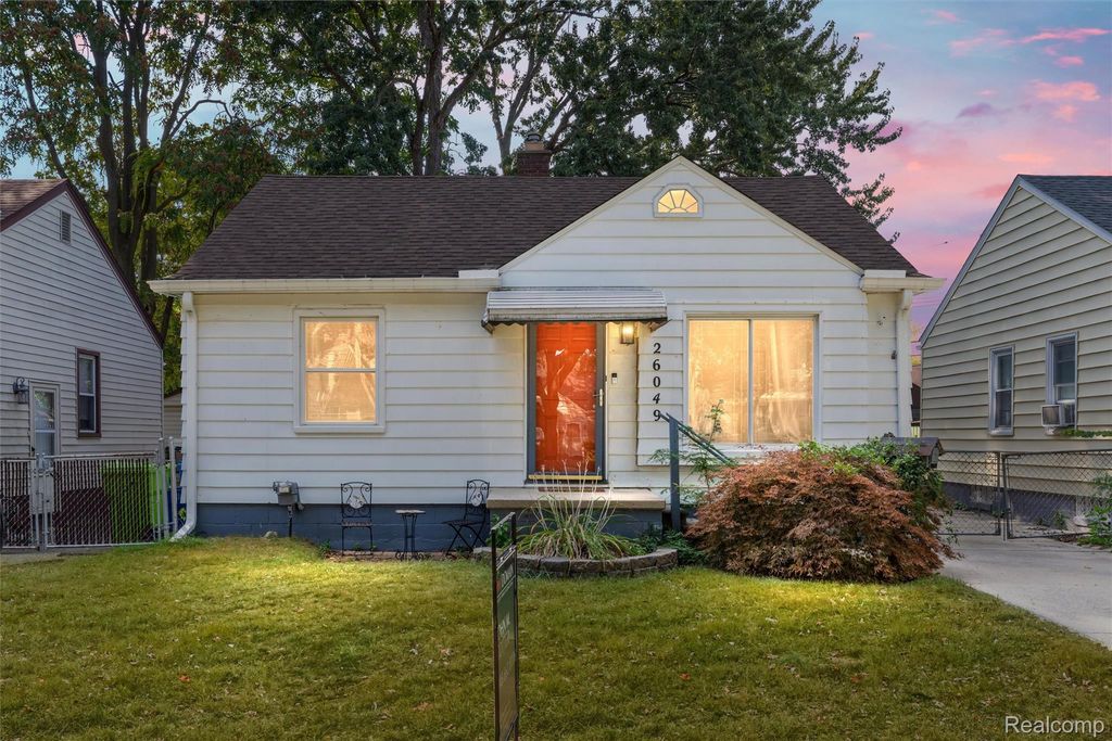 26049 Brettonwoods Street, Madison Heights, MI 48071