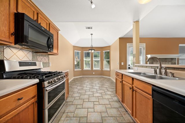600 Sparkling Brook LN, Leander, TX 78641