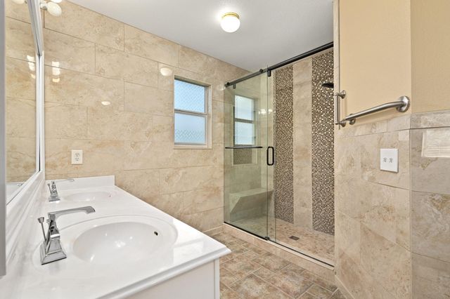 600 Sparkling Brook LN, Leander, TX 78641