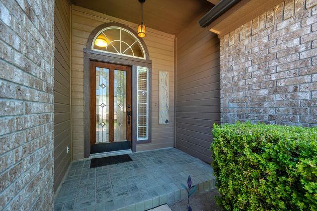 600 Sparkling Brook LN, Leander, TX 78641