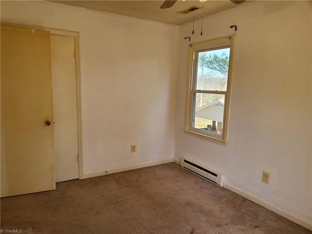 1305 E Rollingwood Circle, Winston-salem, NC 27105