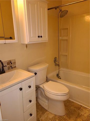 1305 E Rollingwood Circle, Winston-salem, NC 27105