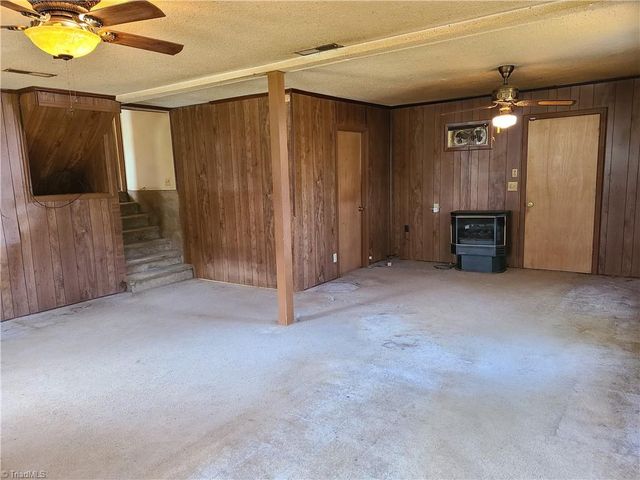 1305 E Rollingwood Circle, Winston-salem, NC 27105