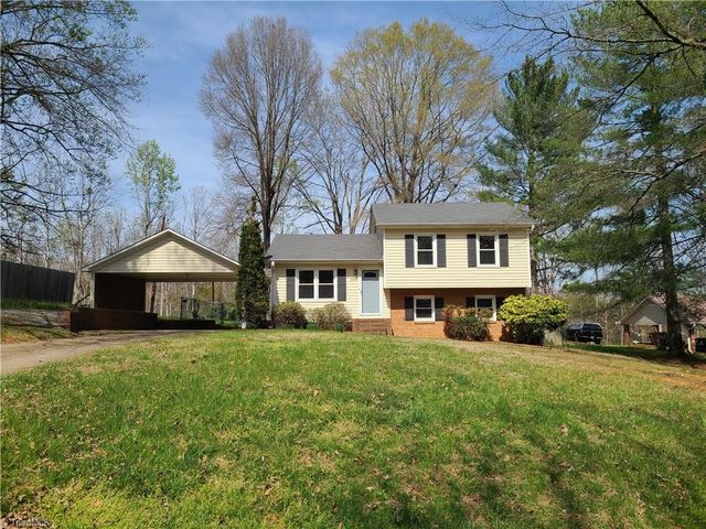 1305 E Rollingwood Circle, Winston-salem, NC 27105