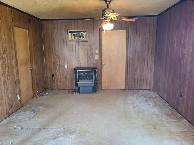 1305 E Rollingwood Circle, Winston-salem, NC 27105