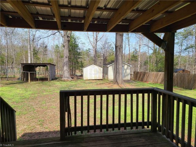 1305 E Rollingwood Circle, Winston-salem, NC 27105