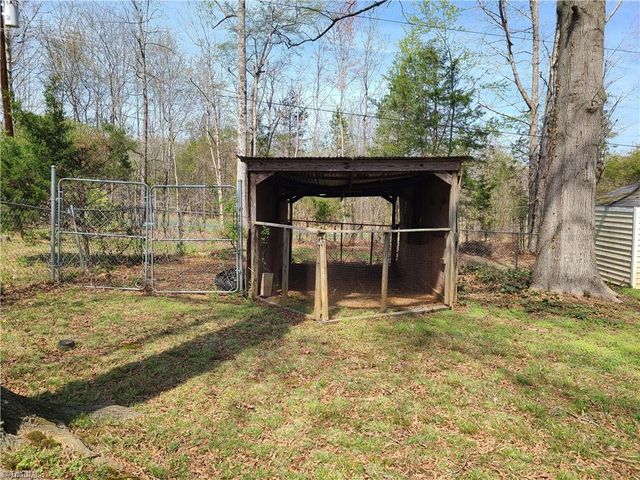 1305 E Rollingwood Circle, Winston-salem, NC 27105