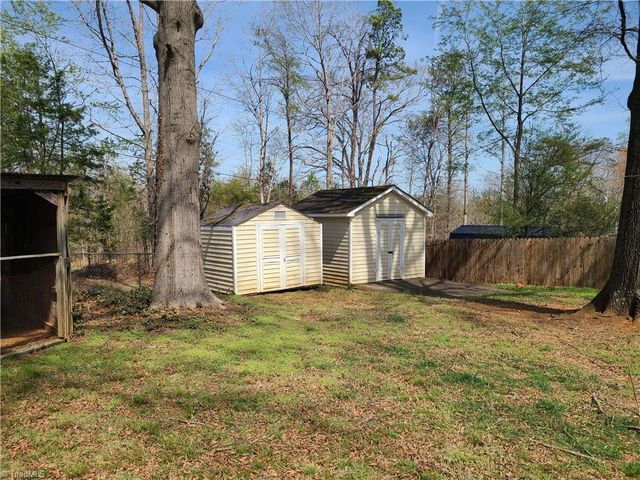 1305 E Rollingwood Circle, Winston-salem, NC 27105