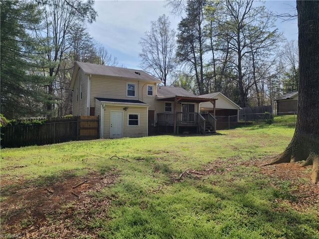 1305 E Rollingwood Circle, Winston-salem, NC 27105