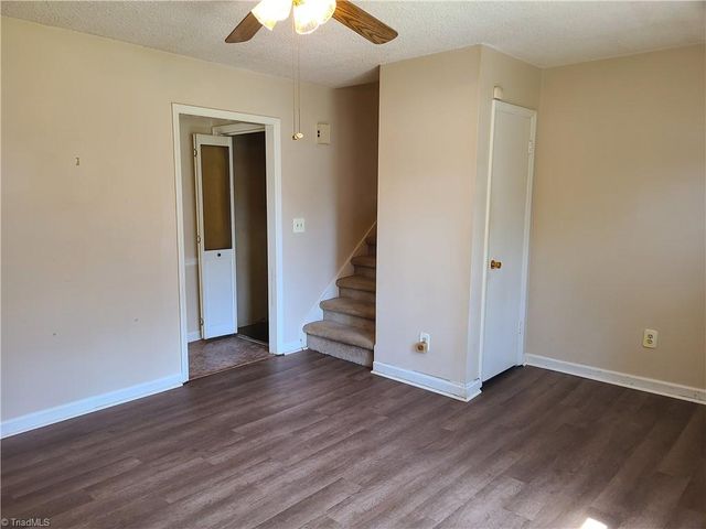 1305 E Rollingwood Circle, Winston-salem, NC 27105