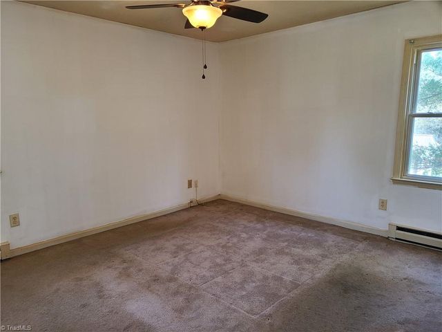 1305 E Rollingwood Circle, Winston-salem, NC 27105