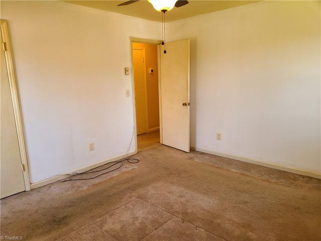 1305 E Rollingwood Circle, Winston-salem, NC 27105