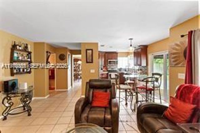 1071 SW 101st Ter, Pembroke Pines, FL 33025
