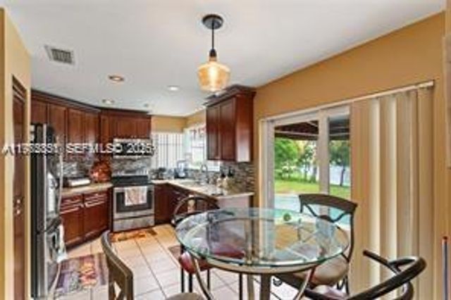 1071 SW 101st Ter, Pembroke Pines, FL 33025