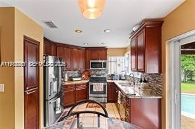 1071 SW 101st Ter, Pembroke Pines, FL 33025