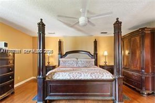 1071 SW 101st Ter, Pembroke Pines, FL 33025