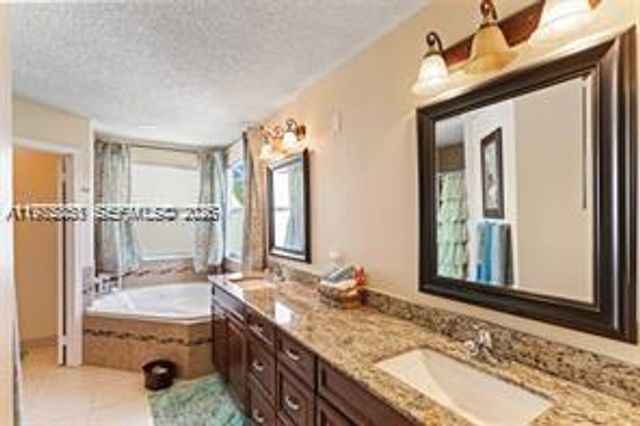 1071 SW 101st Ter, Pembroke Pines, FL 33025