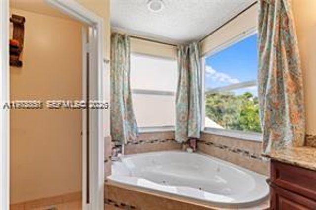 1071 SW 101st Ter, Pembroke Pines, FL 33025